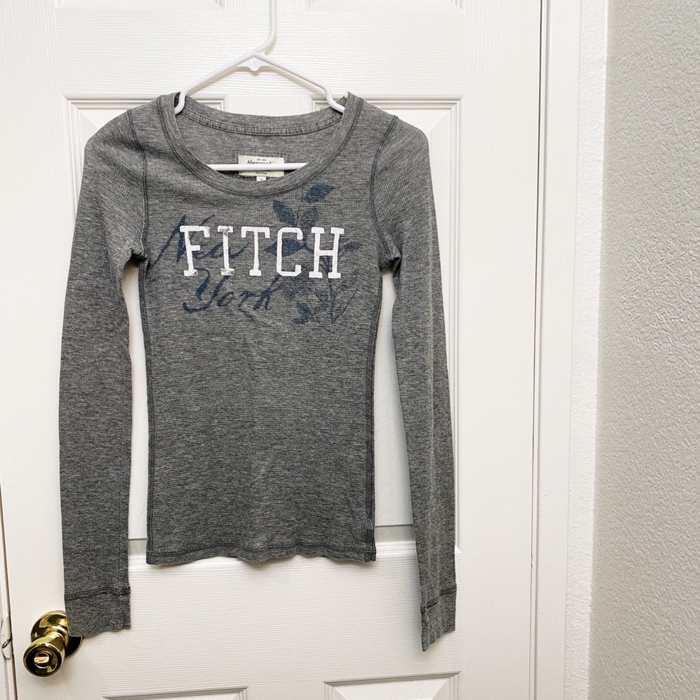 Abercrombie & Fitch Gray Knit T-Shirt